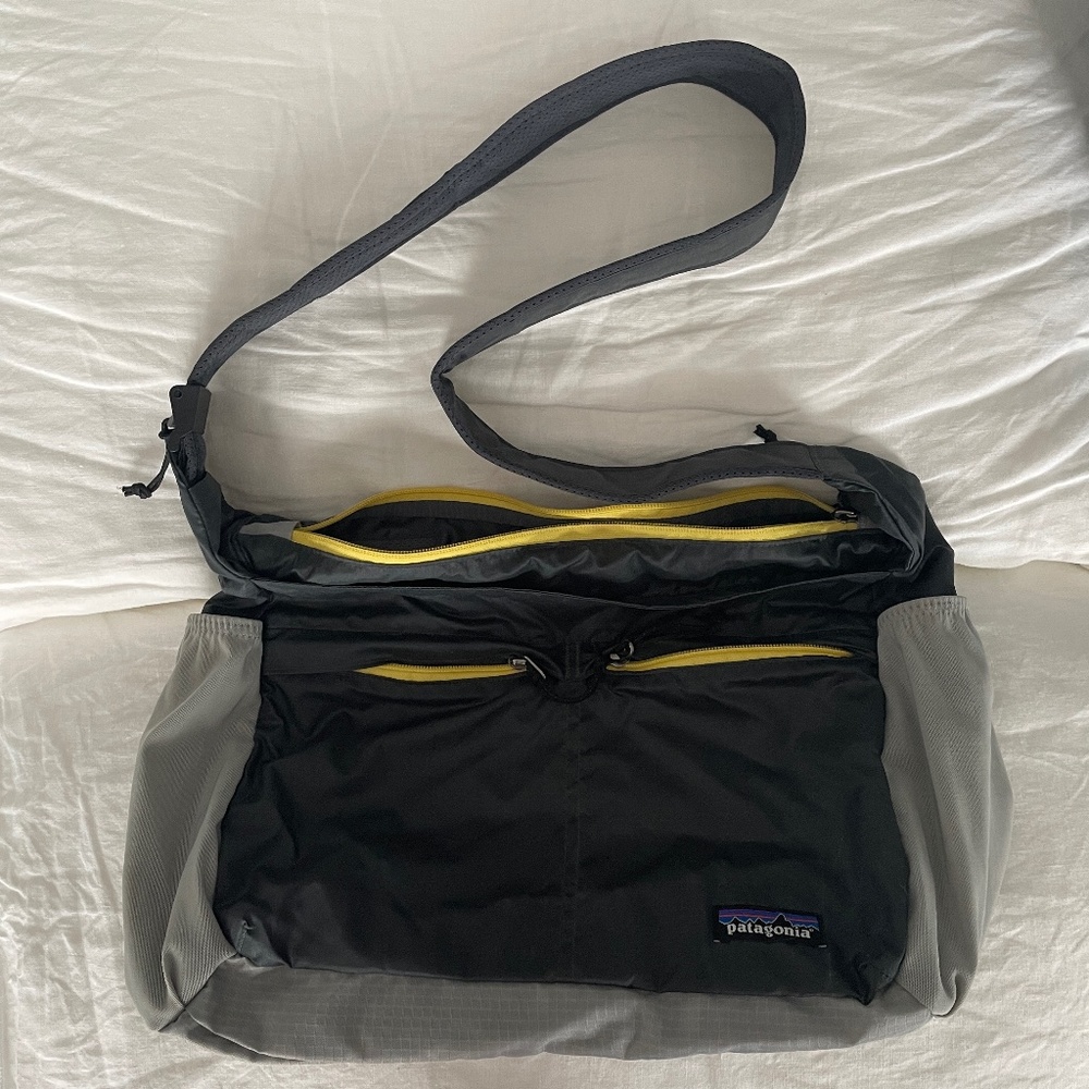 Patagonia Lightweight Travel Courier bag 15L